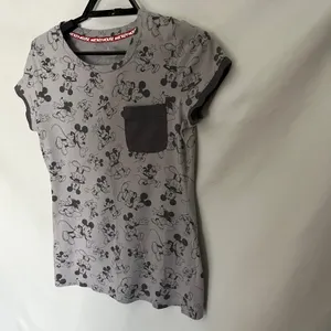 Disney Parks Mickey Mouse Y2K Womens TShirt Top Size S Gray Short Sleeve Cartoon thumbnail 6