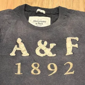 Abercrombie-fitch‎ Women's Grey and Black T-shirt thumbnail 2