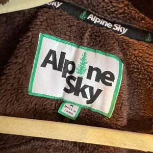 Alpine Sky Fuzzy Zip Up Brown Size M thumbnail 3