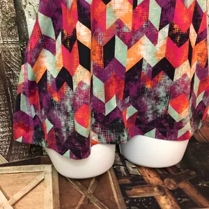 Lukka Chevron print racerback scoop neck workout tank Medium abstract artsy thumbnail 4