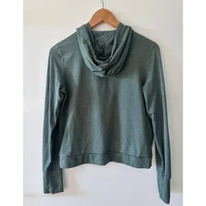 VUORI Halo Essential DreamKnit Green Pullover Cropped Hoodie Womens Small thumbnail 4