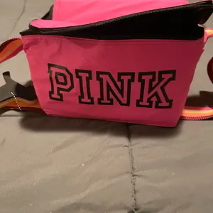 PINK Victoria’s Secret lunch bag thumbnail 3