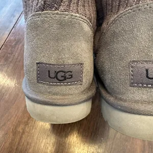 UGG Charcoal Gray Classic Knit & Suede Boots Women’s Size 8 thumbnail 5