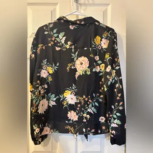 Lauren Conrad Floral Blouse size medium thumbnail 2