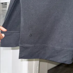 Black Lululemon cut above tee thumbnail 4