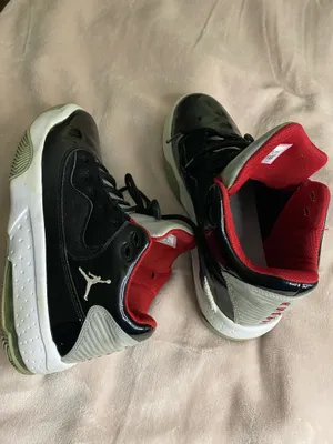 Jordan Max Aura 2 Black/Gym Red-White-Wolf Grey Mens Size 8.5 thumbnail 4