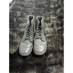 Dr Martens Women's Shoreditch Boot Greasy Black Leather Lace Up Combat Size 6 US thumbnail 2