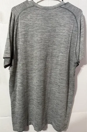 Lululemon Men’s Vent Metal Tech Henley 2.0 Grey thumbnail 5