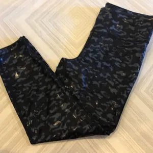 Gap Fit Black & Grey Shine Camouflage Leggings thumbnail 1
