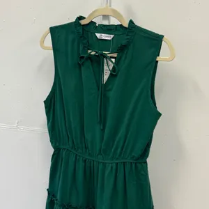 NWT Cupshe Emerald Green Tiered Ruffle Mini Dress Sleeveless Tie Neck Size Small thumbnail 3