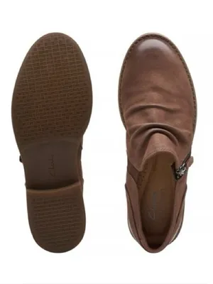 NEW Clarks Camzin Pace Bootie Brown SZ-7.5 Ruched Low Heel Ankle thumbnail 1