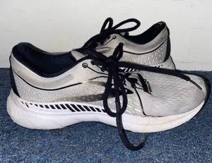 Brooks Adrenaline Guide rails women 8.5 running shoes grey & black thumbnail 2