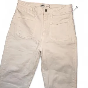 Zara Women’s Size 2 White Cropped Straight Leg Jeans Raw Hem High Rise Denim thumbnail 4