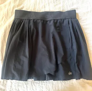 Alo Yoga Skirt Black Pleated thumbnail 1