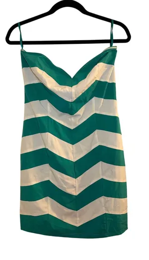 YA Los Angeles‎ Chevron Mini Dress Green White Medium Striped Summer Party thumbnail 1