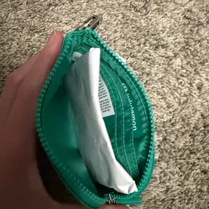 NWT Lululemon clipable card pouch thumbnail 3