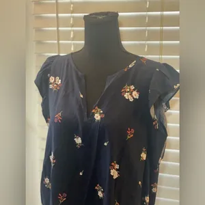 Loft ruffle edge sleeve top. Navy with coral and white floral print. Size M thumbnail 5