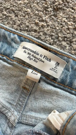 Abercrombie High-Rise 90s Jeans thumbnail 2