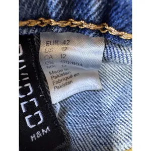 H&M Divided Women's Size 12 Blue Denim Mini‎ Skirt Distressed Raw Hem thumbnail 6