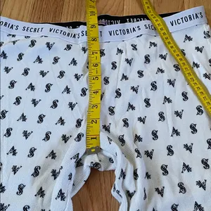 Victoria's Secret Pajama Pants Womens Large White Black Logo Waffle Knit Joggers thumbnail 5