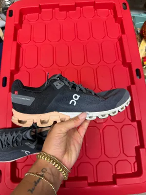 On Cloud Shoes thumbnail 3