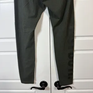 Nike Leggings Womens Large Green Sportswear Leg-A-See Logo 905115-383 thumbnail 9