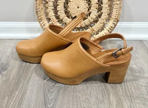 Universal Thread Tan Platform Clogs Slingback Chunky 4” Heel Shoes Women’s 11 thumbnail 1