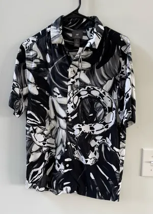 H&M men’s snake print shirt, size small. Trendy, cool thumbnail 2