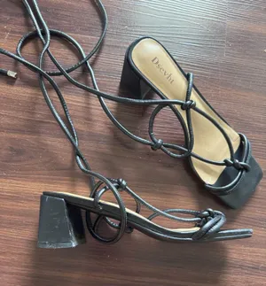 Black wrap up heels Size 9 thumbnail 1