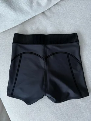 Alo Airlift High-Waist Line Up Shorts thumbnail 3