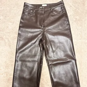 Aritzia The Melina Cropped Pant mocha brown. NWOT never been worn! thumbnail 5
