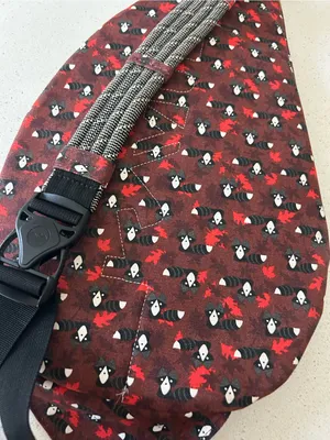 Kavu Rope Sling Crossbody Bag Raccoon Print Multi-Pockets Hike Travel Comfort thumbnail 4