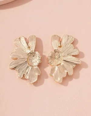 Boutique Gold Flower Stud Earnings White thumbnail 2