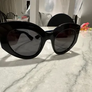 Gucci sunglasses. Thick cat eye frames thumbnail 5
