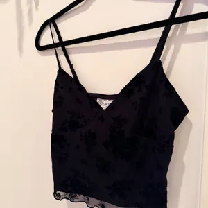No Boundaries Y2K Black Lace Mesh Lettuce Trim Floral Velvet Women's Cami Size M thumbnail 3
