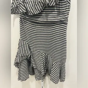 H by Halston Grey Stripe Ruffle Dress Size 6‎ thumbnail 4