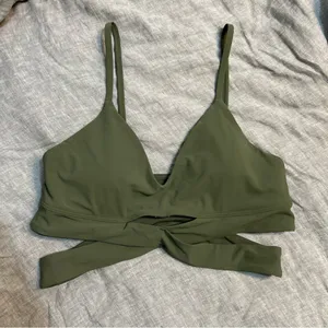 Lululemon Still Now Sports Bra Light Support A/B Cup Army Green Size 8 Yoga thumbnail 1