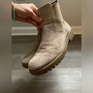 Cliffs Booties Chelsea Boots Tan Nude Beige Comfy Boots Size 7 M thumbnail 15