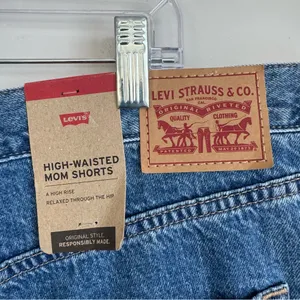 Levis High Waisted Mom Denim High‎ Rise Shorts Size 26W Cotton thumbnail 4