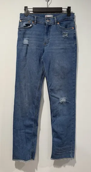 Levis Low Pro Straight Jean Women 27" Raw Hem Travel Vacation Stretch Distressed thumbnail 1