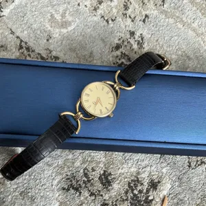 Women’s GUCCI lovely wrist watch❤️💛🖤 thumbnail 10