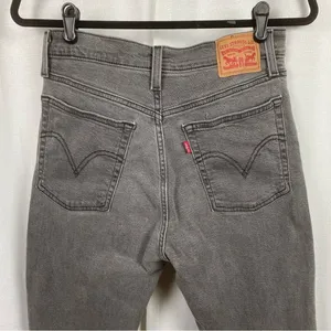 Levi’s Gray Wash Raw Hem Wedgie Straight Jeans Sz.29 thumbnail 9