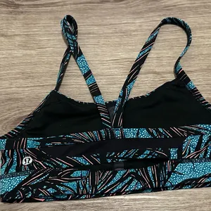 Lululemon Rise and Run Bra Mini Palm Lace Tofino Teal Multi / Black size 6 thumbnail 3