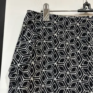 Talbots Black White Geometric Pencil Skirt Size 6 Pockets Career Office thumbnail 2