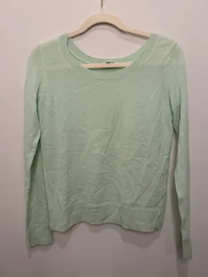 Vince Mint Green 100% Cashmere Scoop Neck Sweater Size Small Pullover Light Knit thumbnail 1