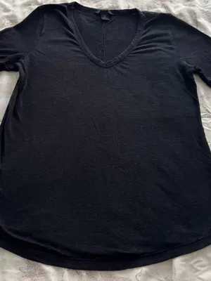 Banana Republic Black 100% linen Short-Sleeve V-Neck Knit t-shirt, size XS thumbnail 6