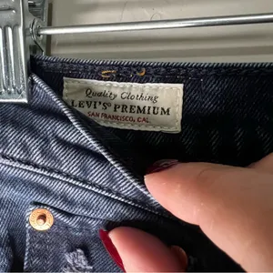 Levis Premiums Wedgie Washed Black‎ Raw Hem Crop Denim Jeans thumbnail 10