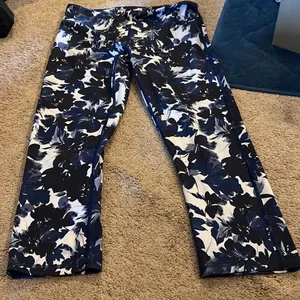 Fabletics‎ cropped leggings M thumbnail 2