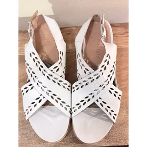 David Tate White Leather Laser Cut Crisscross Slingback Platform Sandals‎ 8.5 thumbnail 2