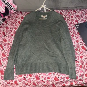 LOFT Size Small Green Crew Neck Sweater Classic Knit Design thumbnail 3